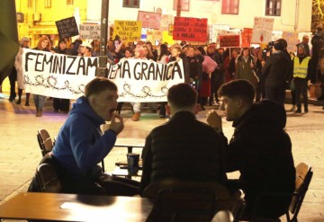 Rijeka: Noćni marš pod geslom "Feminizam nema granica"