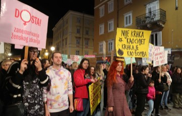 Rijeka: Noćni marš pod geslom "Feminizam nema granica"