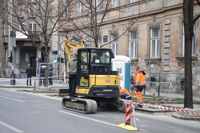 Radovi na ugradnji podzemnih spremnika za otpad u Žerjavićevoj ulici u Zagrebu