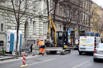 Radovi na ugradnji podzemnih spremnika za otpad u Žerjavićevoj ulici u Zagrebu