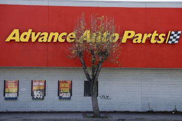 USA ADVANCE AUTO PARTS CLOSING