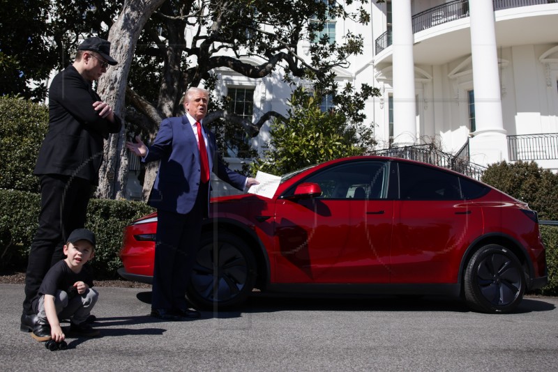 USA WHITE HOUSE TRUMP TESLA