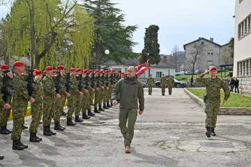 Anušić i Kundid obišli pripadnike Gardijske mehanizirane brigade u Kninu