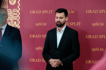 Split: Puljak održao konferenciju za medije na temu uskrsnica i socijalne politike