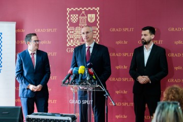 Split: Puljak održao konferenciju za medije na temu uskrsnica i socijalne politike