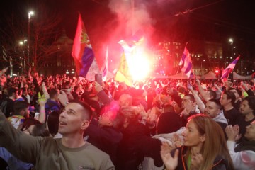 Beograd: Tisuće ljudi ovacijama dočekale studente iz cijele Srbije uoči prosvjeda