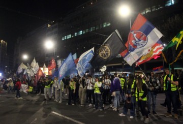 Beograd: Tisuće ljudi ovacijama dočekale studente iz cijele Srbije uoči prosvjeda