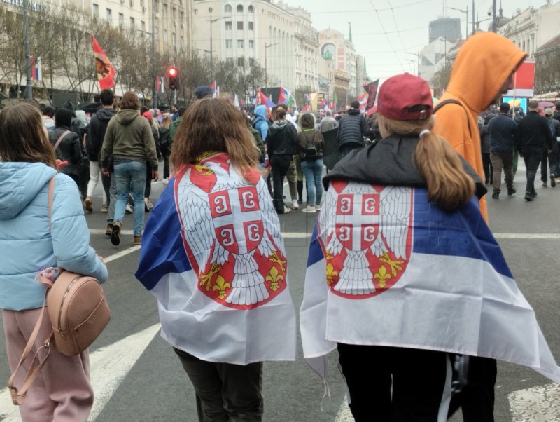 Masovni prosvjed u Beogradu, deseci tisuća ljudi na ulicama