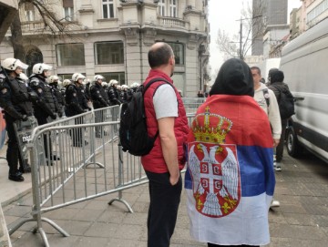 Masovni prosvjed u Beogradu, deseci tisuća ljudi na ulicama