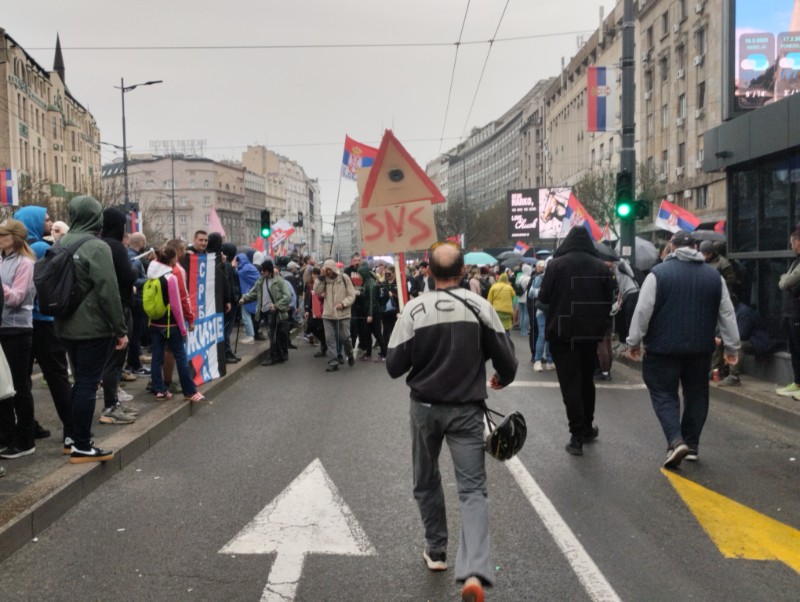 Masovni prosvjed u Beogradu, deseci tisuća ljudi na ulicama