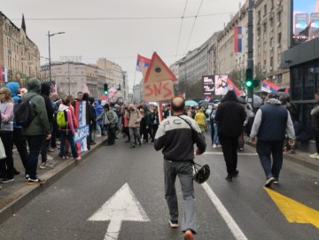 Masovni prosvjed u Beogradu, deseci tisuća ljudi na ulicama