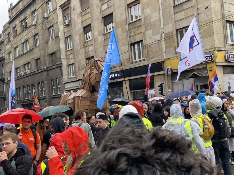 Masovni prosvjed u Beogradu, deseci tisuća ljudi na ulicama