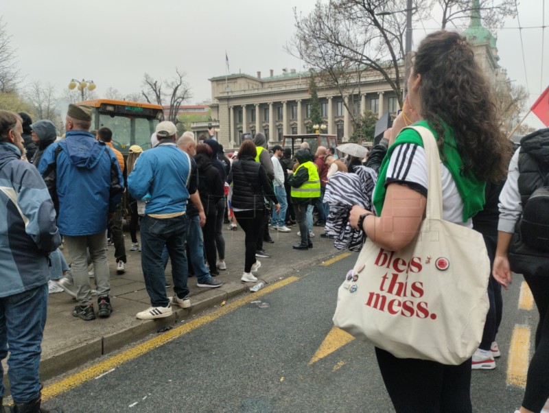 Masovni prosvjed u Beogradu, deseci tisuća ljudi na ulicama