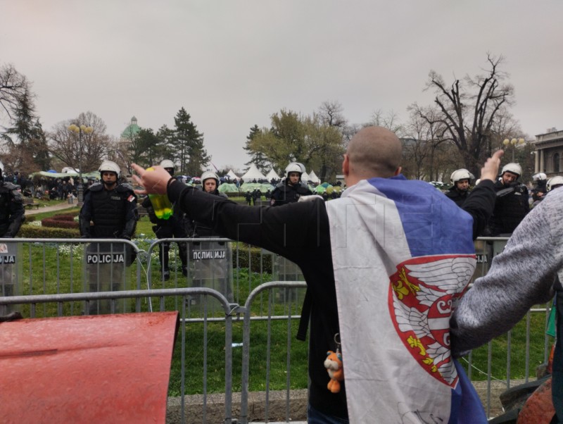 Masovni prosvjed u Beogradu, deseci tisuća ljudi na ulicama