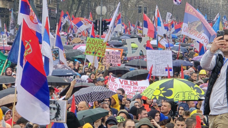 Masovni prosvjed u Beogradu, deseci tisuća ljudi na ulicama