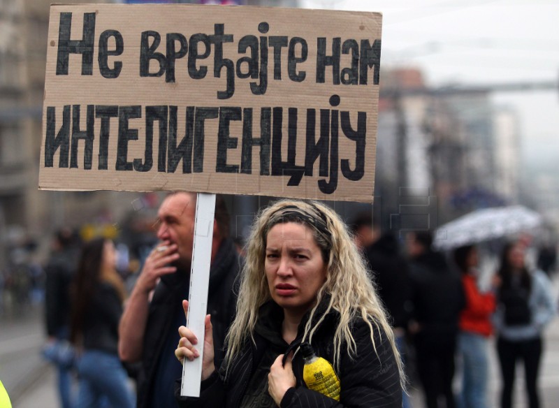 Masovni prosvjed u Beogradu, deseci tisuća ljudi na ulicama