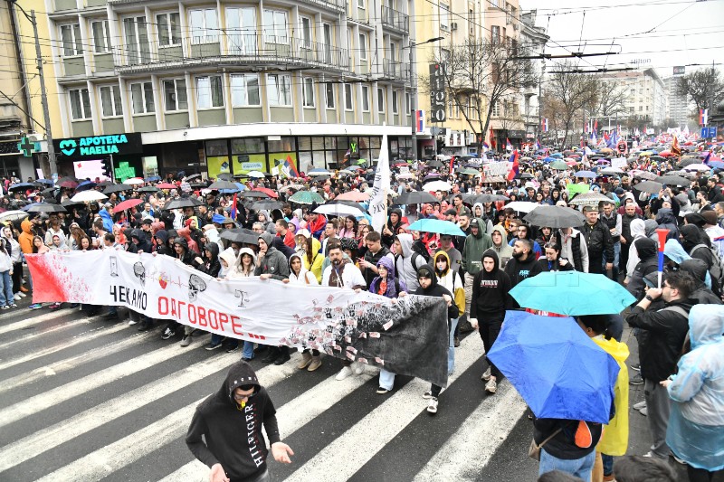 Masovni prosvjed u Beogradu, deseci tisuća ljudi na ulicama