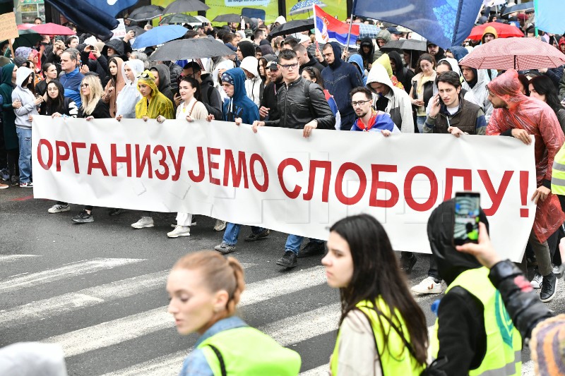 Masovni prosvjed u Beogradu, deseci tisuća ljudi na ulicama