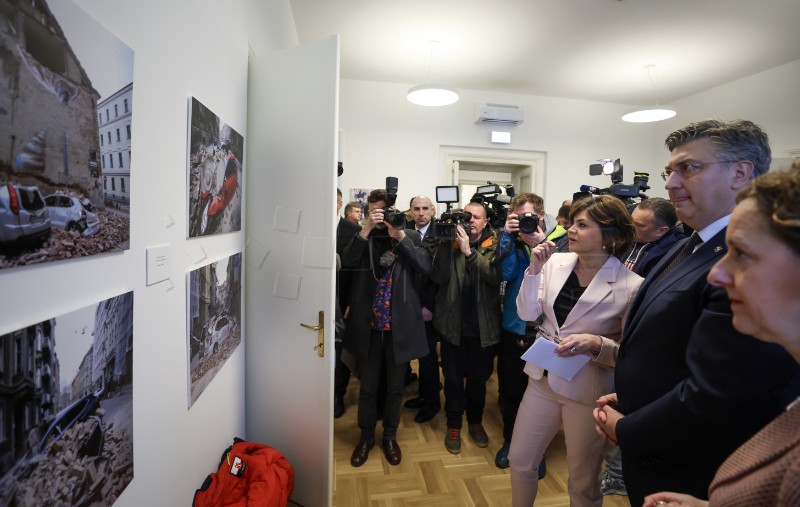 Otvaranje izlože Hininih fotografija '5 g./ 5.5 ML/R''