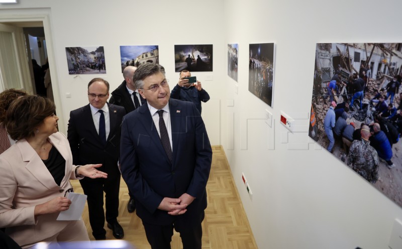 Otvaranje izlože Hininih fotografija '5 g./ 5.5 ML/R''