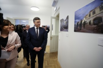 Otvaranje izlože Hininih fotografija '5 g./ 5.5 ML/R''
