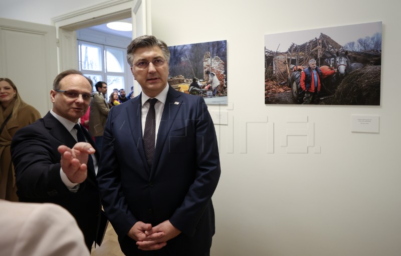 Otvaranje izlože Hininih fotografija '5 g./ 5.5 ML/R''