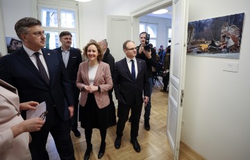 Otvaranje izlože Hininih fotografija '5 g./ 5.5 ML/R''