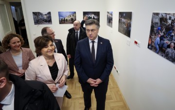 Otvaranje izlože Hininih fotografija '5 g./ 5.5 ML/R''