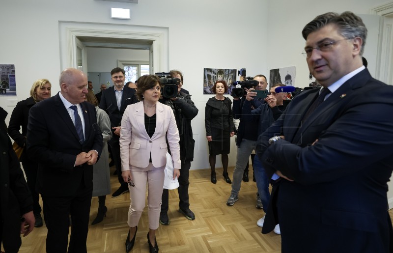 Otvaranje izlože Hininih fotografija '5 g./ 5.5 ML/R''