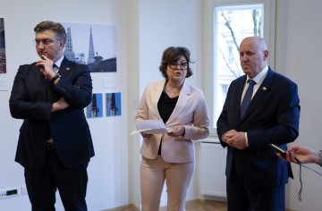 Otvaranje izlože Hininih fotografija '5 g./ 5.5 ML/R''