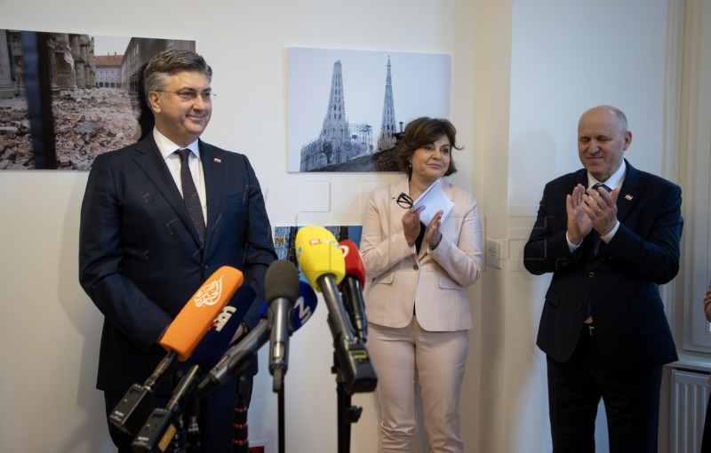 Otvaranje izlože Hininih fotografija '5 g./ 5.5 ML/R''