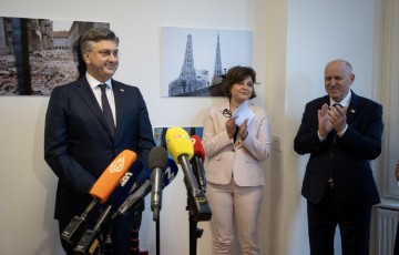 Otvaranje izlože Hininih fotografija '5 g./ 5.5 ML/R''
