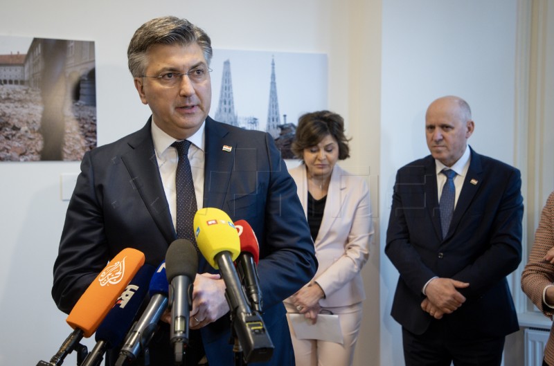 Otvaranje izlože Hininih fotografija '5 g./ 5.5 ML/R''