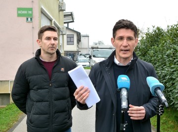 Karlovac: Konferencija za medije Zvonimira Troskota i Ivana Krajcara