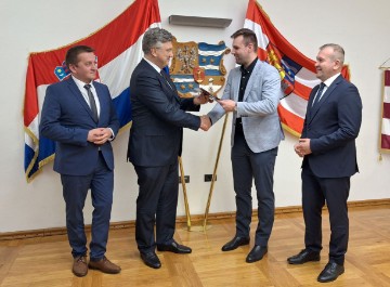 Plenković uručio ugovor za najveću investiciju u povijesti Varaždinske županije