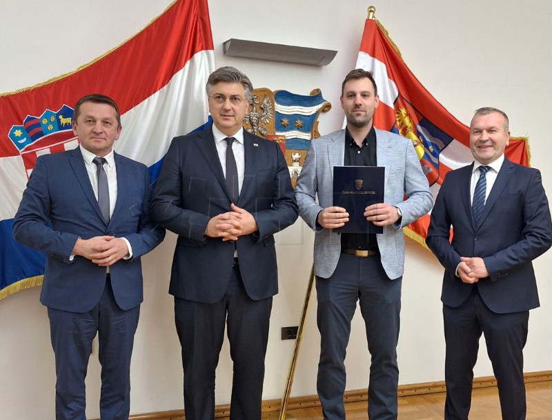 Plenković uručio ugovor za najveću investiciju u povijesti Varaždinske županije