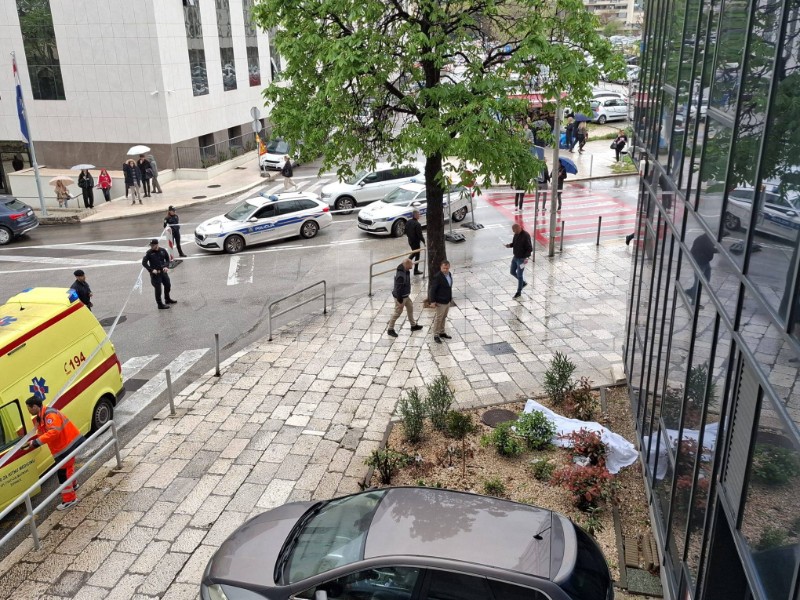 Policajka u unakrsnoj vatri ubila pljačkaša banke u središtu Splita