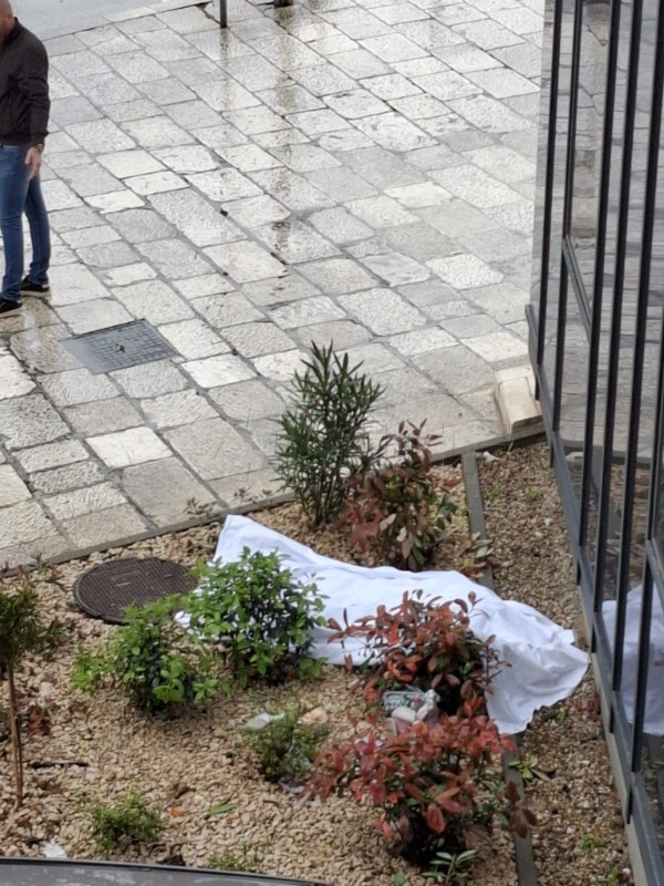 Policajka u unakrsnoj vatri ubila pljačkaša banke u središtu Splita
