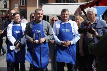 Kandidat za gradonačelnika Zagreba Ivica Lovrić dijelio bakalar građanima