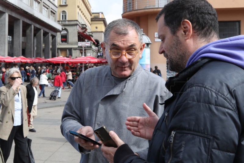 Kandidat za gradonačelnika Zagreba Ivica Lovrić dijelio bakalar građanima