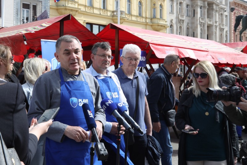 Kandidat za gradonačelnika Zagreba Ivica Lovrić dijelio bakalar građanima