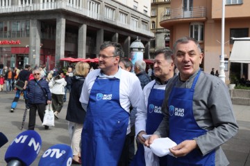 Kandidat za gradonačelnika Zagreba Ivica Lovrić dijelio bakalar građanima
