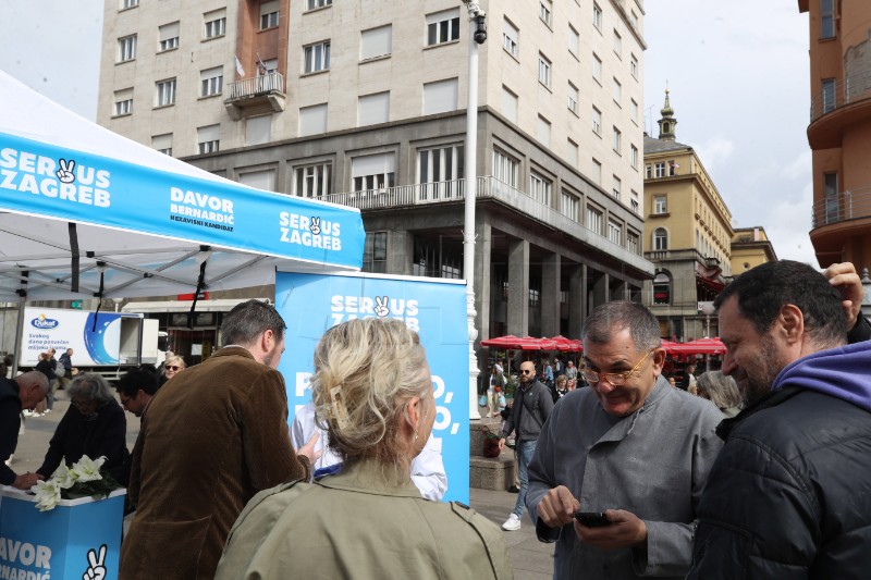 Kandidat za gradonačelnika Zagreba Ivica Lovrić dijelio bakalar građanima