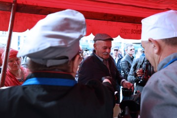 Kandidat za gradonačelnika Zagreba Ivica Lovrić dijelio bakalar građanima