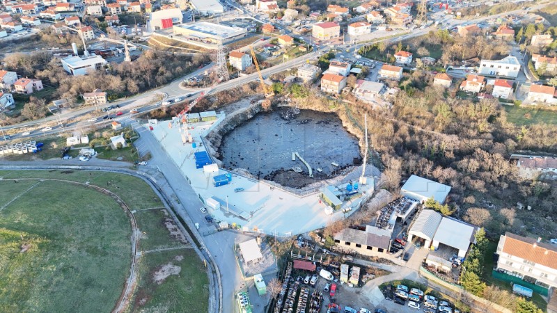 Počelo vađenje glomaznog otpada iz "crne jame" Sovjak