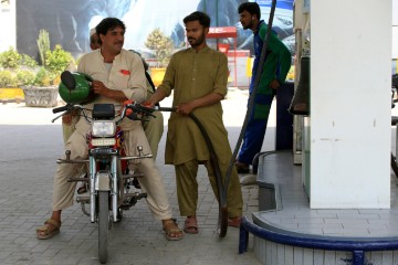 PAKISTAN ECONOMY PETROL