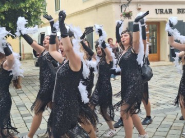 Mimohodom stotina maturanata u Varaždinu počela tradicionalna Maturantika