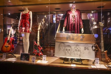 USA MUSIC ICONS AUCTION