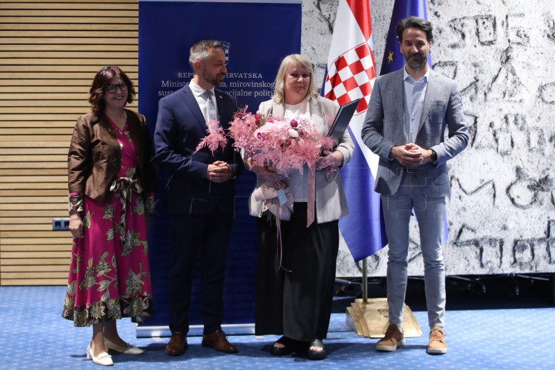 Svečano uručene nagrade u povodu Nacionalnog dana udomiteljstva