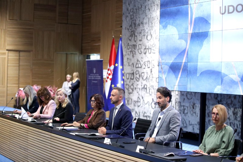 Svečano uručene nagrade u povodu Nacionalnog dana udomiteljstva